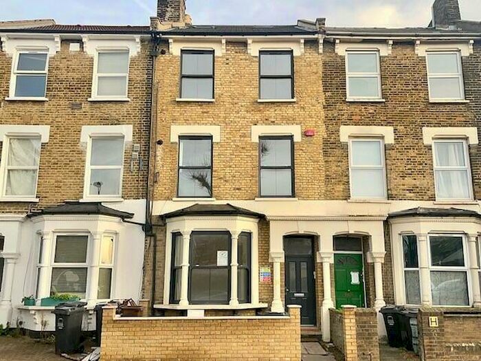 3 Bedroom Flat To Rent In Zero Deposit Option, Powell Road, Hackney, E5