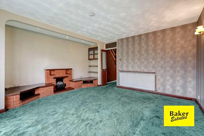 3 Bedroom End Of Terrace House For Sale In Covert Road, Hainault, London, IG6