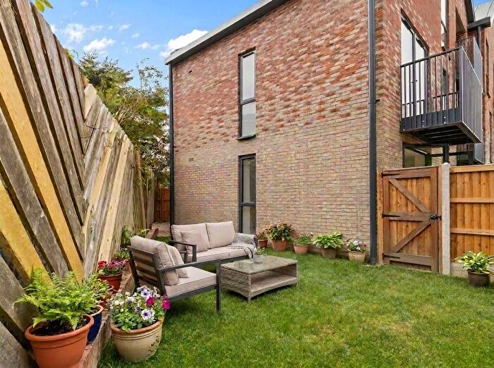 3 Bedroom Flat For Sale In Founders Quarter, Kingsfield Way, RH1