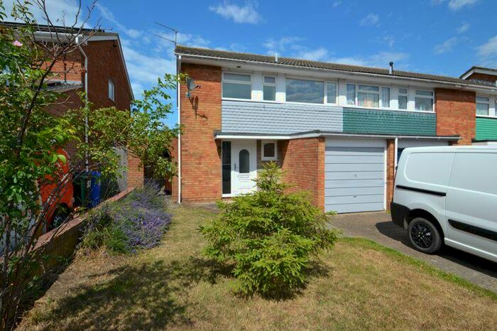 3 Bedroom End Of Terrace House To Rent In Lansdown Road, ME10