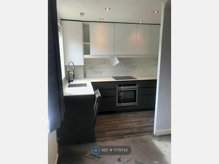 1 Bedroom Flat To Rent In Mayfield Road, London, W12