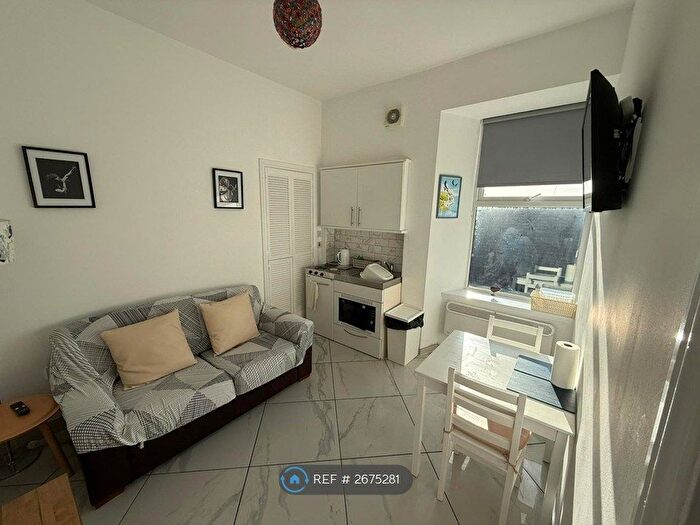 1 Bedroom Flat To Rent In Millport, Millport, Isle Of Cumbrae, KA28