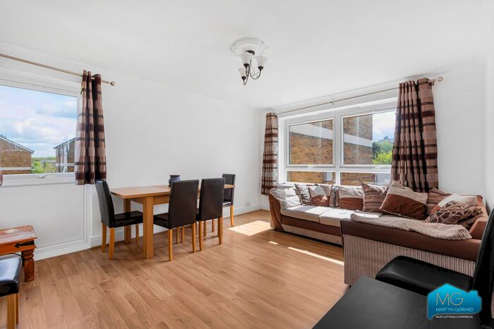 3 Bedroom Flat To Rent In Ivy Road, Southgate, London, N14