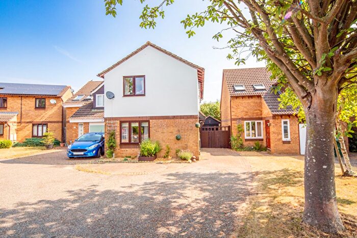 4 Bedroom Detached House For Sale In Lime Crescent, Bicester, OX26