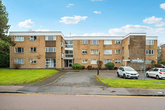 2 Bedroom Apartment For Sale In Eastbury Avenue, Northwood, HA6