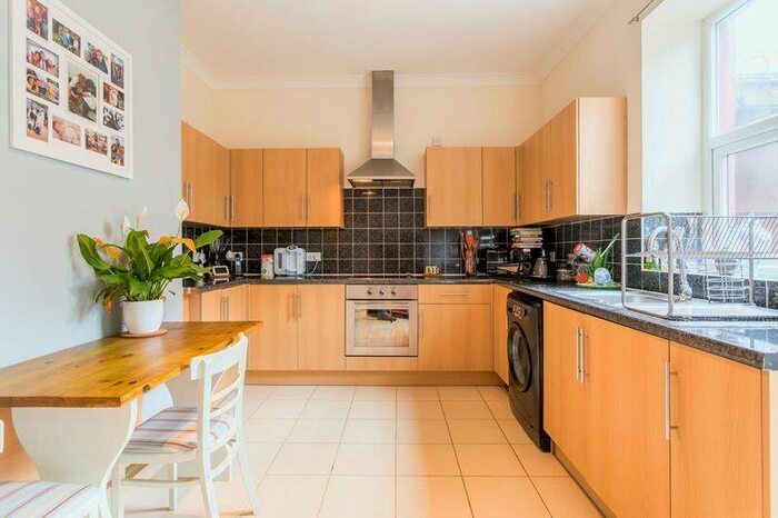 3 Bedroom Flat To Rent In Station Road, Westcliff-On-Sea, SS0