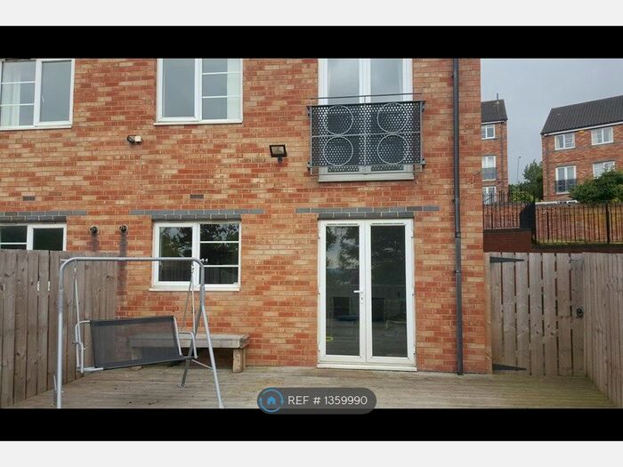 3 Bedroom End Of Terrace House To Rent In Bridges View, Gateshead, NE8