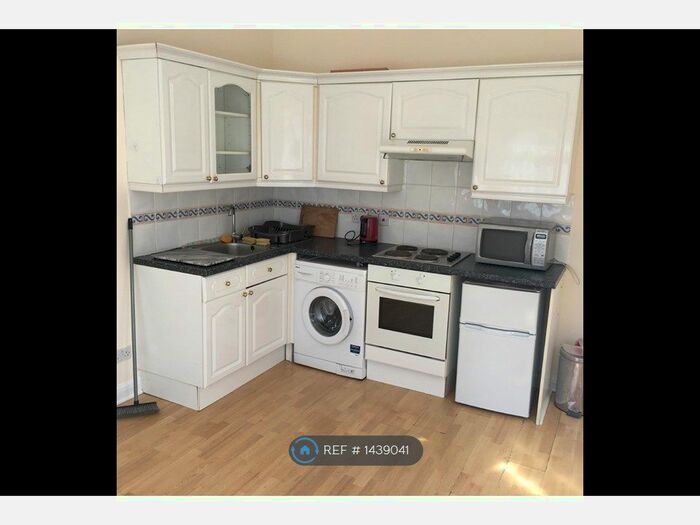 1 Bedroom Flat To Rent In Oldfield Road, Hampton, TW12