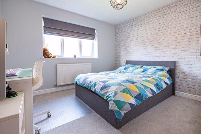4 Bedroom Detached House For Sale In Trafalgar Avenue, Bletchley, Milton Keynes, MK3