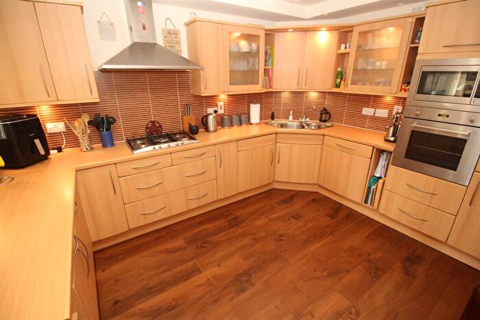 2 Bedroom Flat For Sale In Cromarty Grove, Inverkip, PA16