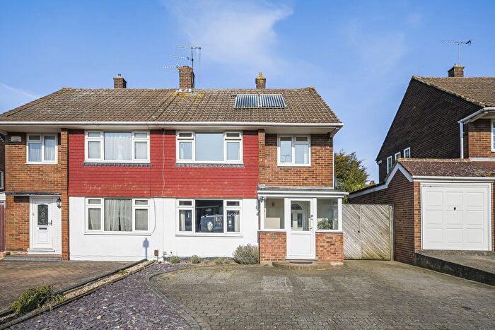 3 Bedroom Semi-Detached House For Sale In Salisbury Avenue, Swanley, Kent, BR8