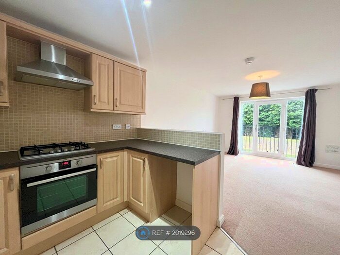 2 Bedroom Flat To Rent In Cottams Close, Wigston, LE18