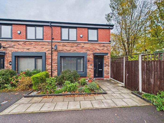 3 Bedroom Semi Detached House For Sale In Warburton Drive, Middleton, Manchester, M24
