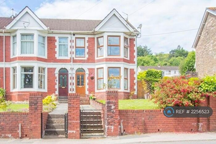 4 Bedroom End Of Terrace House To Rent In Sunnybank Road, Griffithstown, Pontypool, NP4