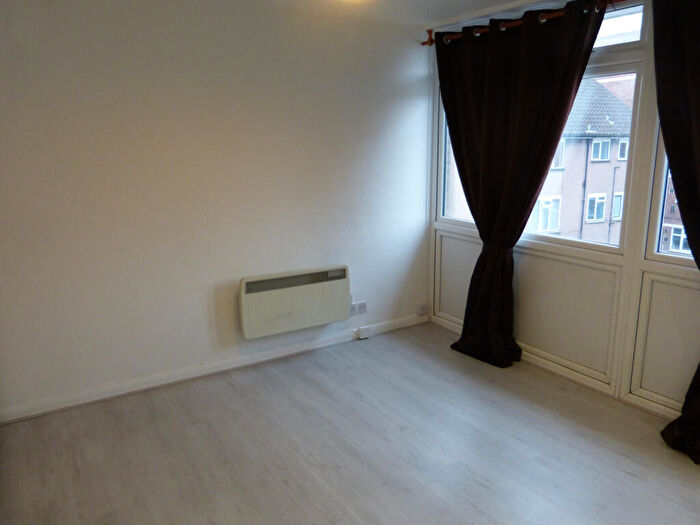 1 Bedroom Flat To Rent In Caroline Court, NW11