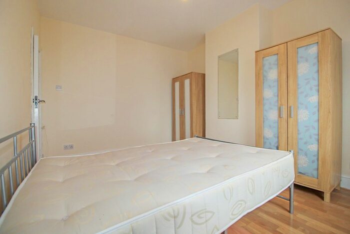 1 Bedroom Maisonette To Rent In High Road, Harrow Weald, Harrow, HA3