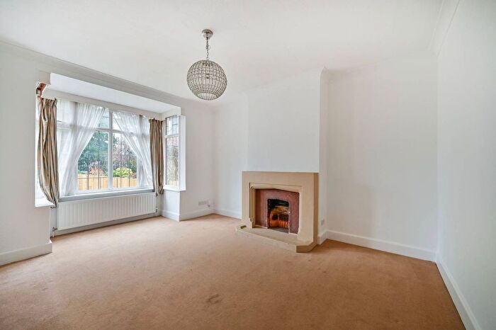 4 Bedroom Semi Detached House To Rent In Whitton Road, Twickenham, TW1