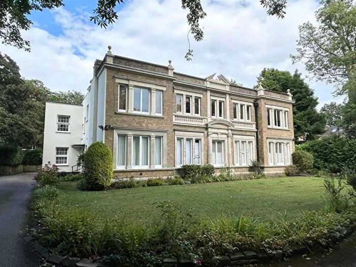 2 Bedroom Flat For Sale In The Rutts, Bushey, Bushey Heath, WD23