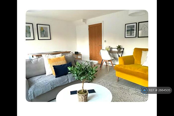 3 Bedroom Semi-Detached House To Rent In Pecketts Gate, Chichester, PO19