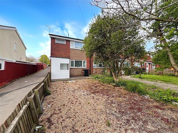 3 Bedroom End Terrace House For Sale In Woodgreen Walk, Leicester, LE4