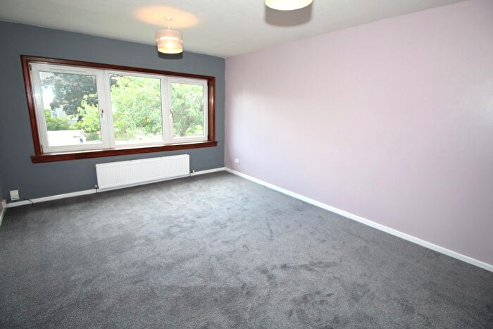 2 Bedroom Flat To Rent In Cairns Drive, Balerno, EH14