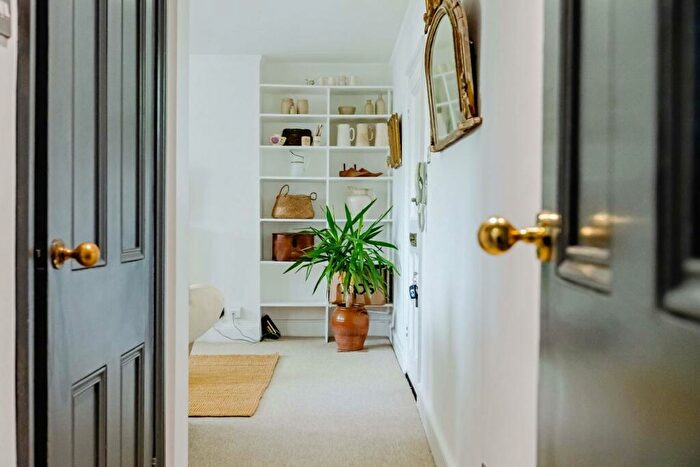 1 Bedroom Apartment For Sale In Holland Road, Hove, BN3
