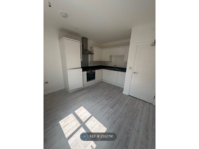 1 Bedroom Flat To Rent In Mendy Street, High Wycombe, HP11