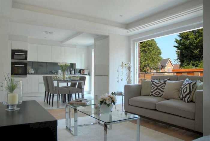 3 Bedroom Apartment To Rent In Tenterden Grove, Hendon, NW4