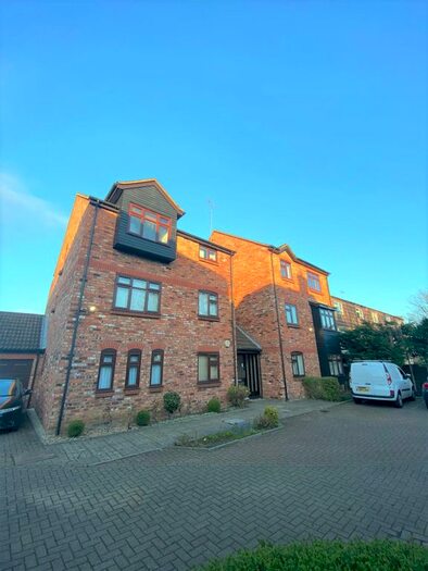 2 Bedroom Flat To Rent In Glenshee Close, Northwood, HA6