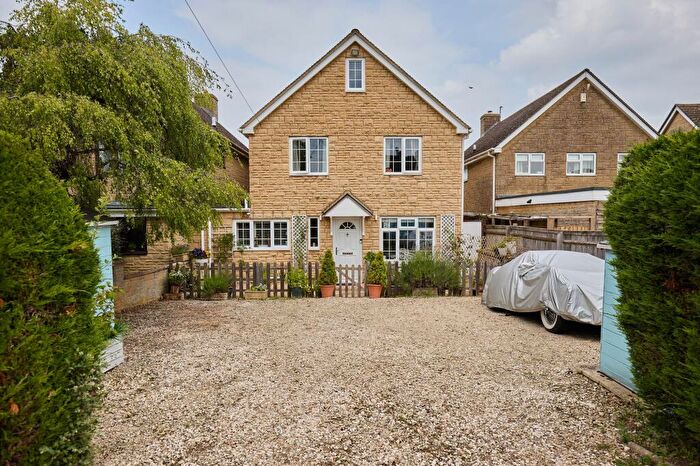 4 Bedroom Detached House For Sale In Main Road, Long Hanborough, OX29