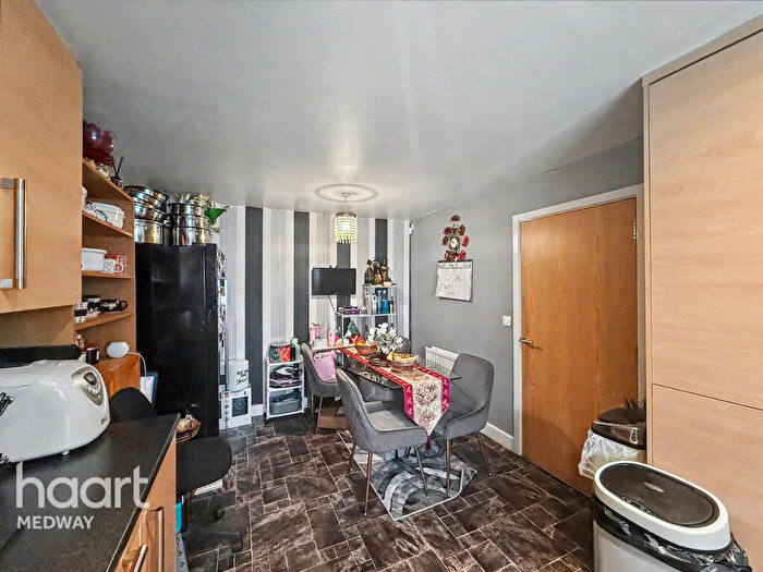 3 Bedroom End Of Terrace House For Sale In Juno Way, Rochester, ME3