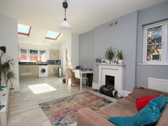 2 Bedroom Flat To Rent In Canterbury Road, Leyton, E10