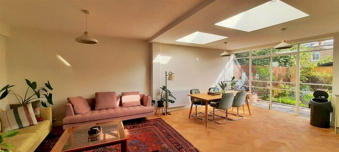 3 Bedroom Property To Rent In Sterne Street, London, W12