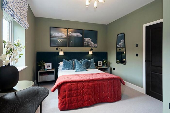 3 Bedroom End Of Terrace House For Sale In Vickers Mews, St. Albans, AL1