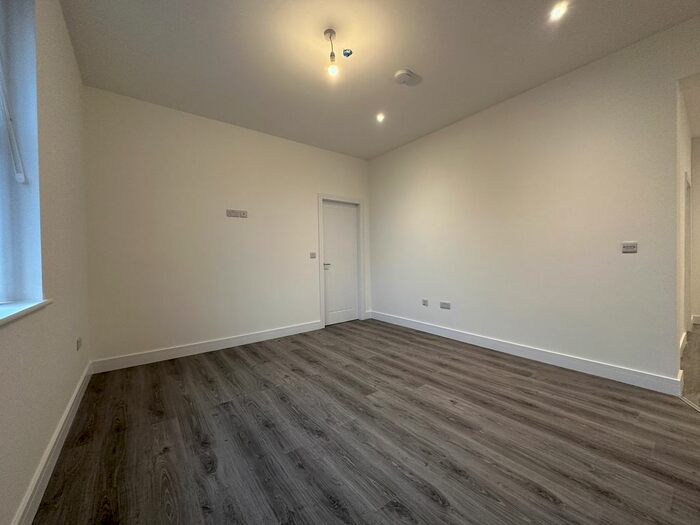 1 Bedroom Flat To Rent In Lord Street, Southport, Merseyside., PR9