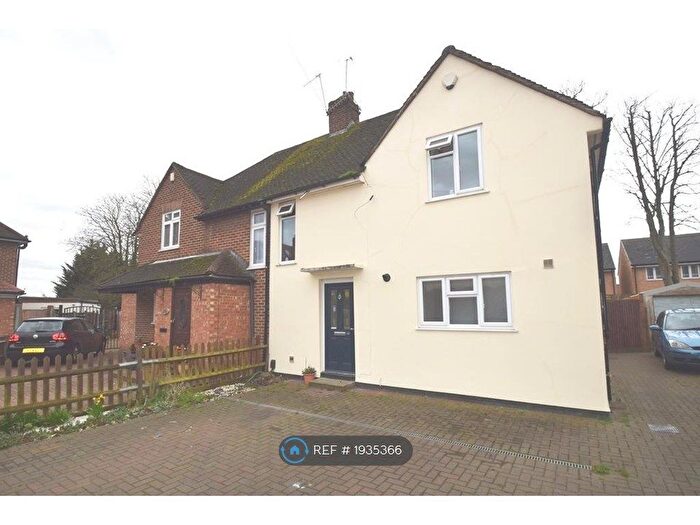 3 Bedroom Semi-Detached House To Rent In Birchway, Hayes, UB3