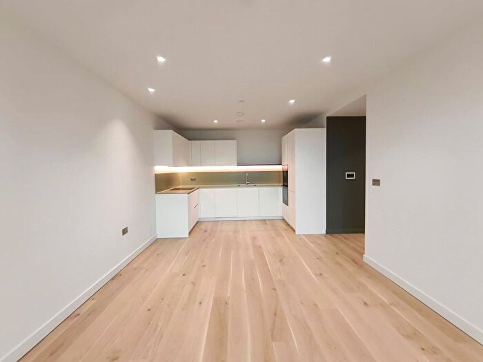 1 Bedroom Flat To Rent In Peninsula Gardens, London, SE10