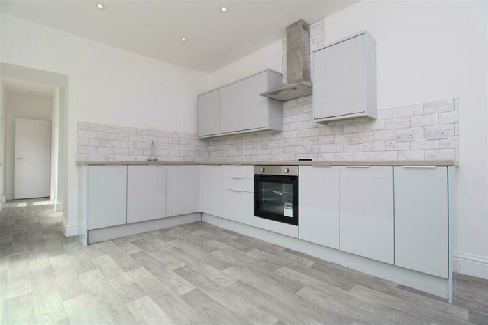 4 Bedroom House To Rent In High Street, Treorchy, Rhondda Cynon Taff, CF42