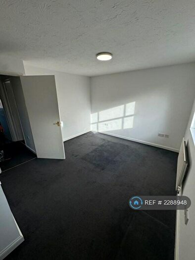 2 Bedroom End Of Terrace House To Rent In Howard Close, Loughton, IG10