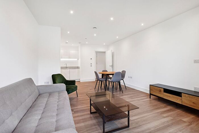 3 Bedroom Flat To Rent In Alwyne Court, Garnet Place, West Drayton, UB7