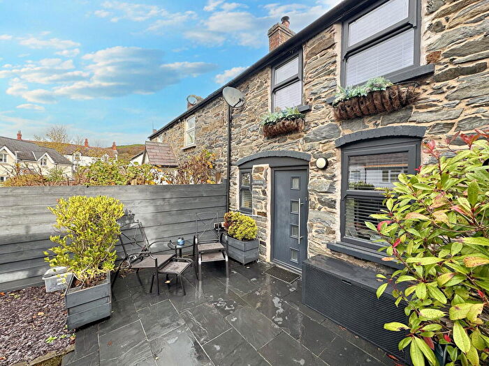 1 Bedroom Cottage For Sale In Water Street, Llanfairtalhaiarn, Conwy, LL22