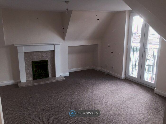 2 Bedroom Flat To Rent In Coombe Vale Road, Teignmouth, TQ14