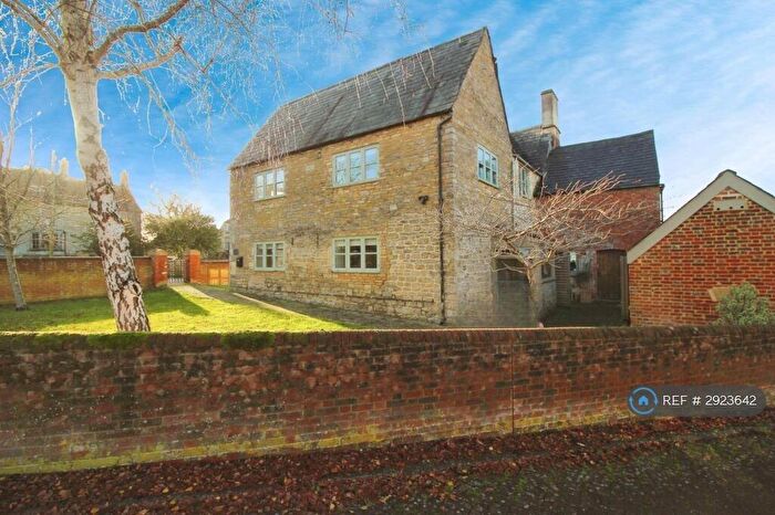 2 Bedroom Semi-Detached House To Rent In Purton Stoke, Swindon, SN5