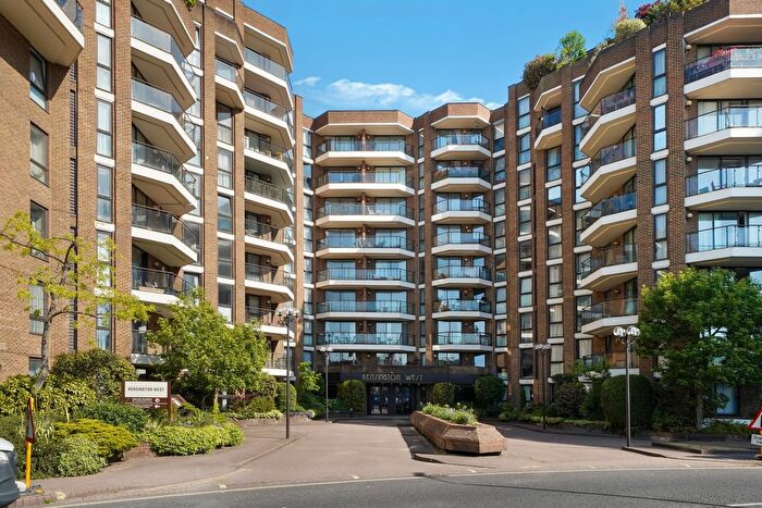3 Bedroom Flat For Sale In Kensington West, Blythe Road, London, W14