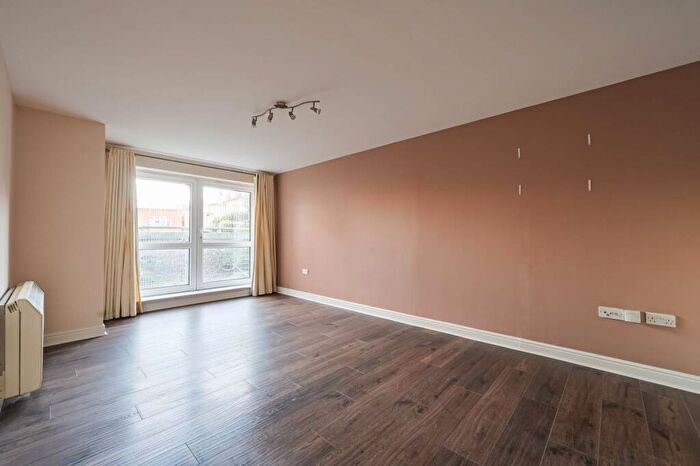 2 Bedroom Flat For Sale In Gean Court, London Square, Cline Road, London, , New Southgate, London, N11