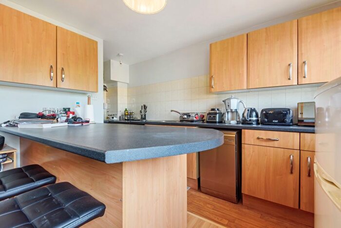 1 Bedroom Flat To Rent In Wellington Road, London, SW19