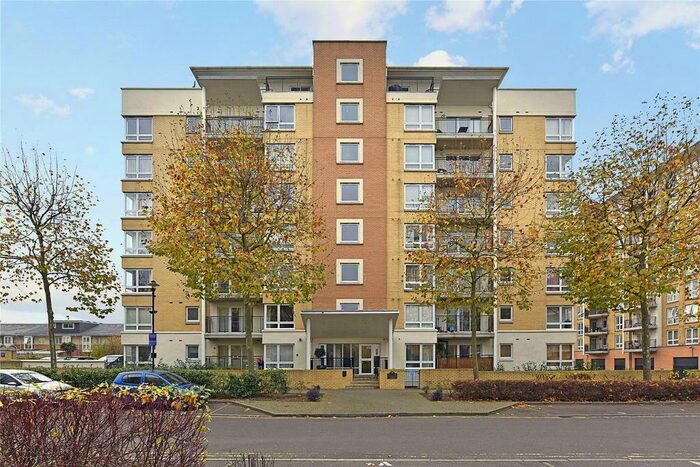 2 Bedroom Flat To Rent In Bartholomew Court, Newport Avenue, East India Quay, London, E14