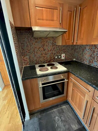 1 Bedroom Flat To Rent In Earls Court Road, London, SW5