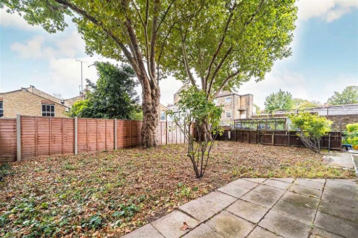 4 Bedroom Flat For Sale In Ferndale Road, Brixton, SW9