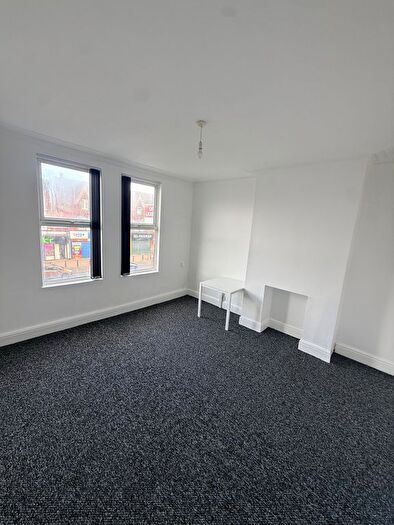 2 Bedroom Flat To Rent In Roundhay Road, Leeds, LS8